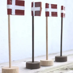 Hot Nordic By Hand - Snoren - Bordflag mini i røget eg - H20