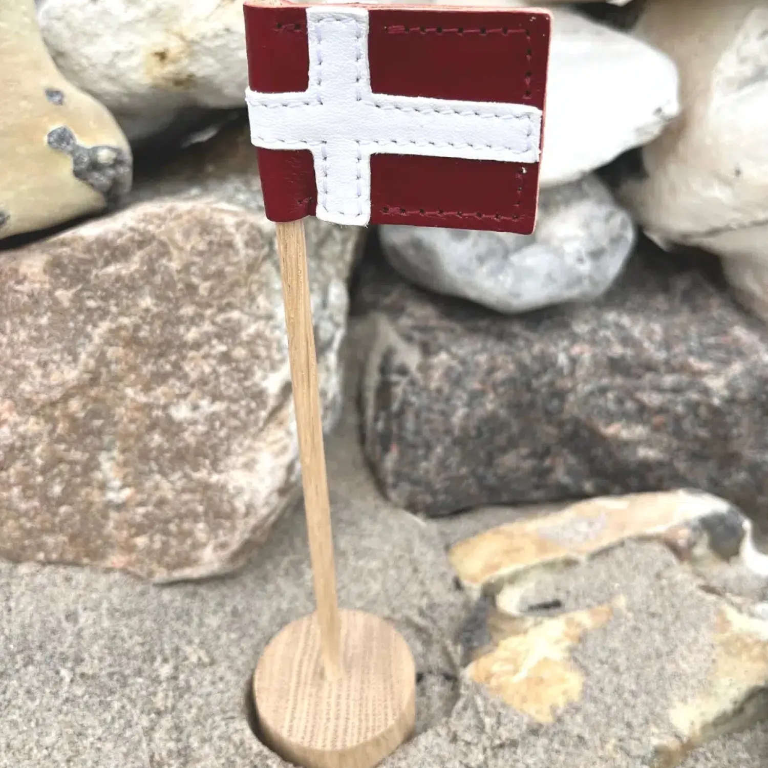 Outlet Nordic By Hand - Snoren - Bordflag mini i lys eg - H20