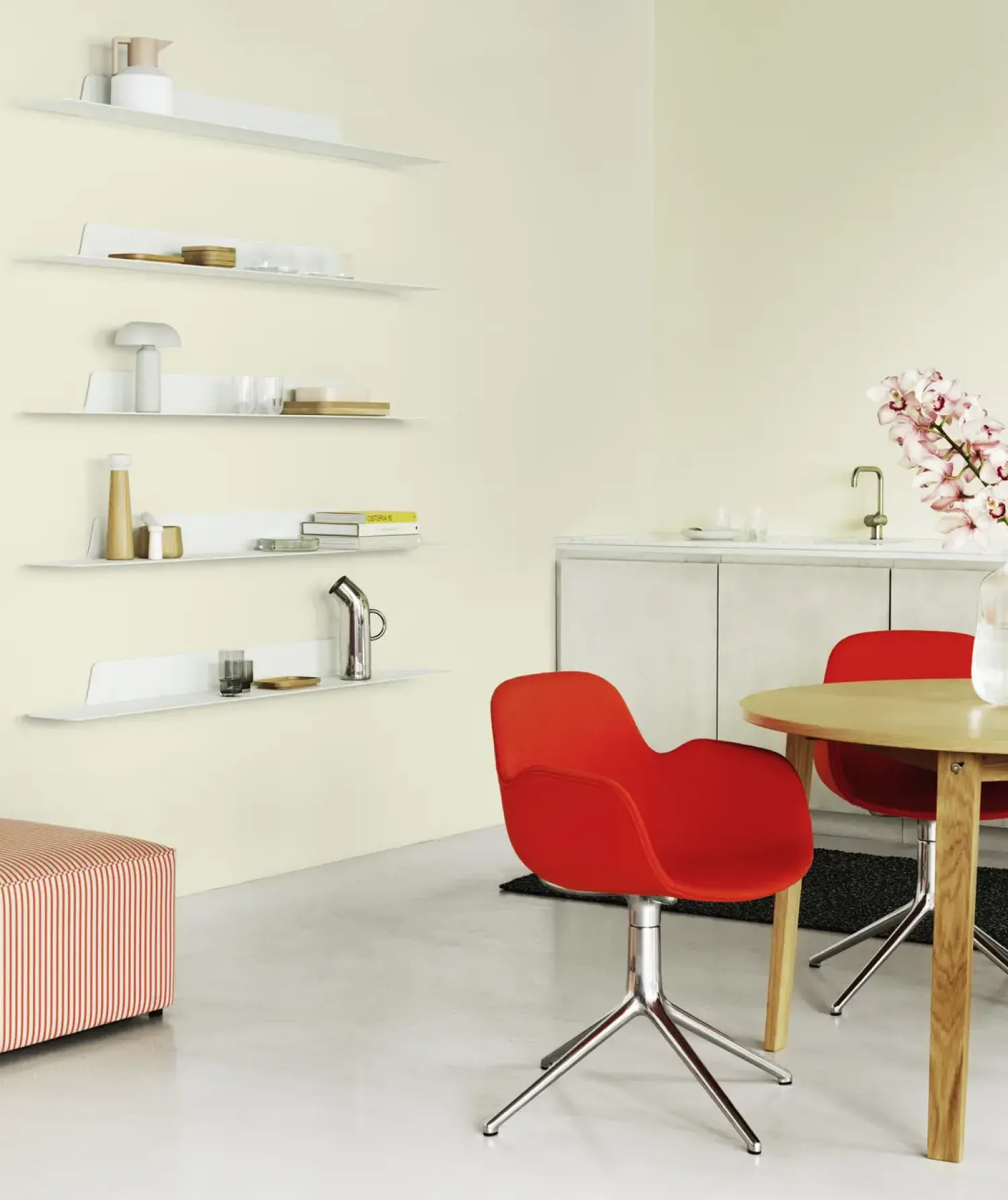 Online Normann Copenhagen - Form Armstol Swivel 5W med hjul - Alu/Blå