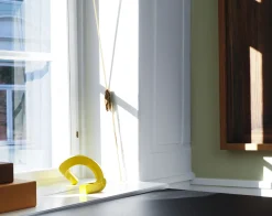 Online Normann Copenhagen - Lysestage - Crooked Candlestick Two - Yellow/Gul