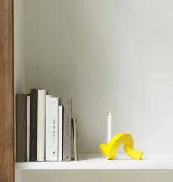 Best Normann Copenhagen - Lysestage - Crooked Candlestick One - Yellow / Gul