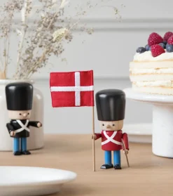 Discount NovoForm - Sort garder m. flag og gevær