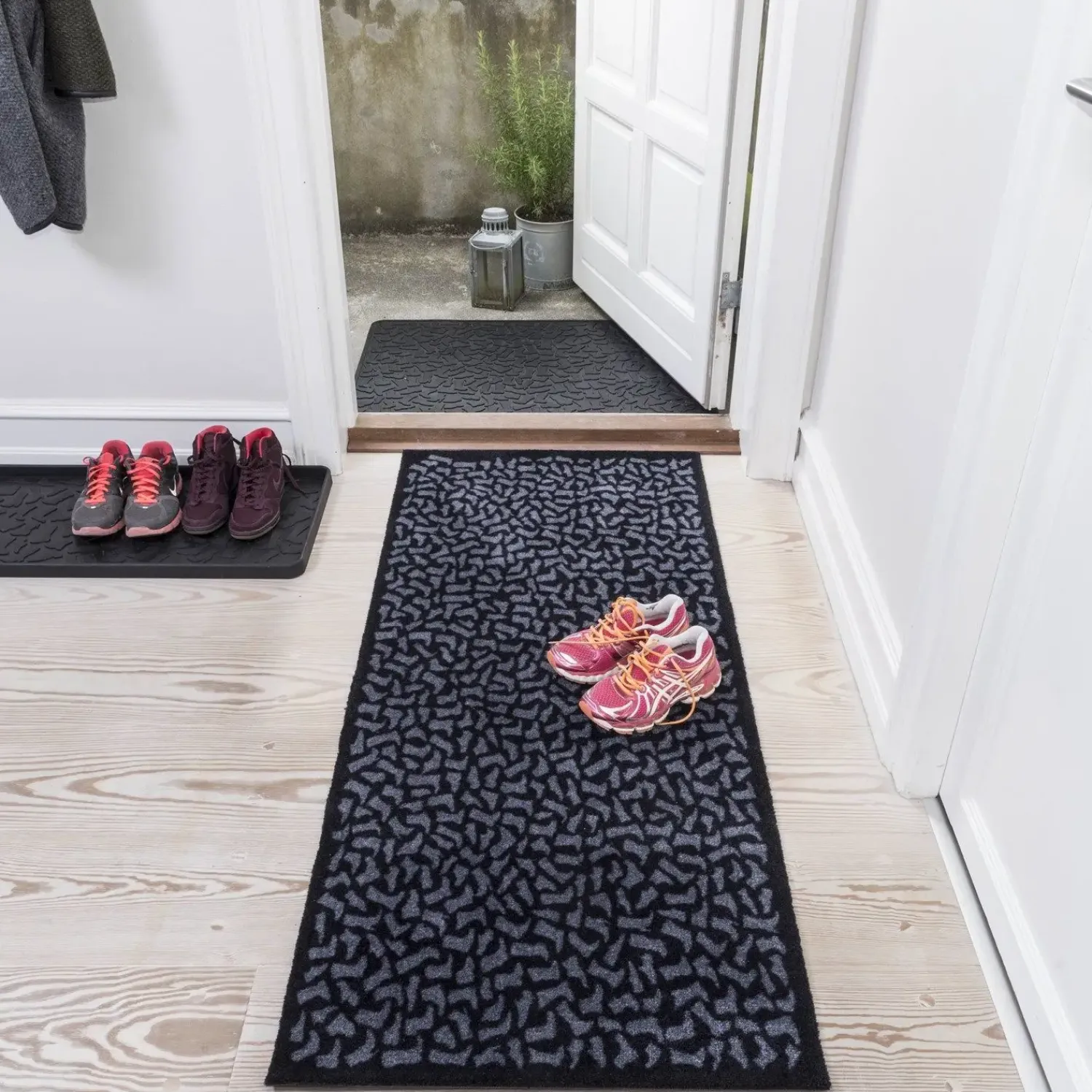 Hot Tica Copenhagen - Smudsmåtte - Footwear - Sort/grå - 67x120 cm
