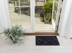Clearance Tica Copenhagen - Smudsmåtte - Lines - Sort/grå - 40x60 cm