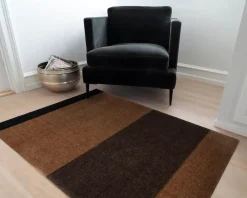 Best Tica Copenhagen - Smudsmåtte - Stripes Horizon - Cognac/Dark Brown/Black - 60x90 cm