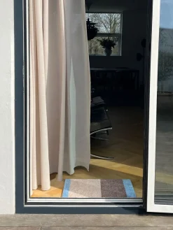Outlet Tica Copenhagen - Smudsmåtte - Stripes Horizon - Lyseblå/Ivory/Sand - 40x60 cm