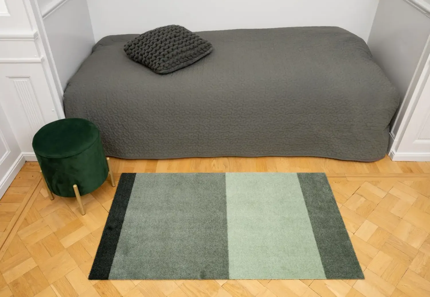 Discount Tica Copenhagen - Smudsmåtte - Stripes Horizon - Lysegrøn/Støvet/Mørkegrøn - 90x130 cm
