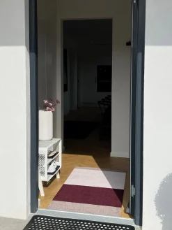 Clearance Tica Copenhagen - Smudsmåtte - Stripes Horizon - Bordeaux/Rose/Sand - 40x60 cm
