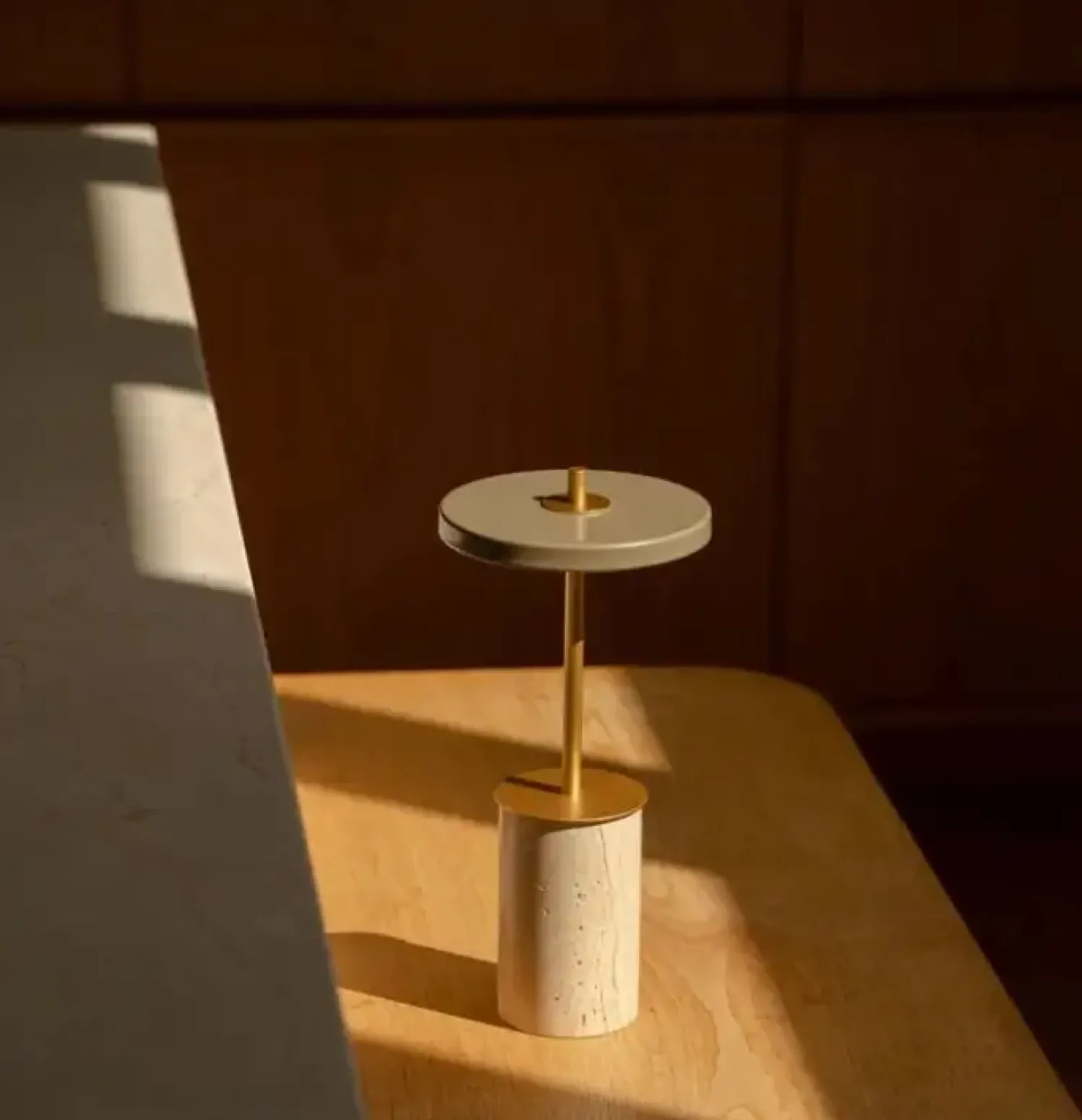 New Umage - Bordlampe - Asteria Move Mini - Clay Travertine Messing
