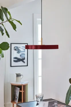 New Umage - Pendel - Asteria - Messingtop/Ruby red - Mini Ø31 cm